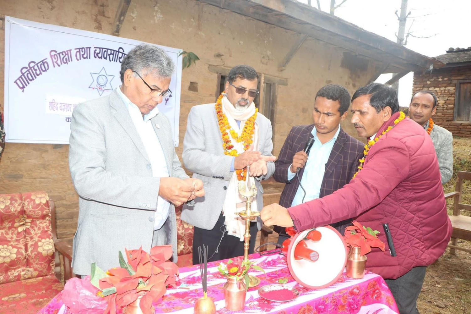 सहिद यज्ञश्वर स्मृति बहुप्राविधिक शिक्षालय चौरजहारी, रुकुम (पश्चिम) Slider Image 1